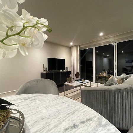 Sophisticated 1Br, 1 Ba Chigwell Designer Flat Chcl F2 Apartment ภายนอก รูปภาพ