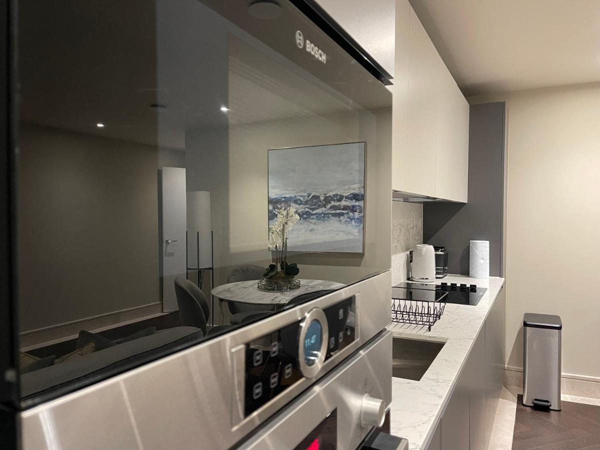 Sophisticated 1Br, 1 Ba Chigwell Designer Flat Chcl F2 Apartment ภายนอก รูปภาพ