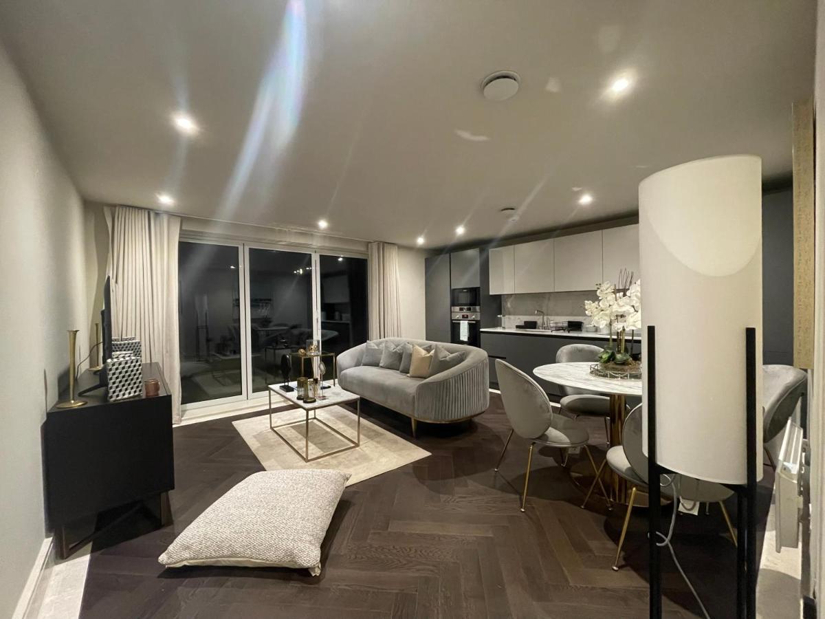 Sophisticated 1Br, 1 Ba Chigwell Designer Flat Chcl F2 Apartment ภายนอก รูปภาพ