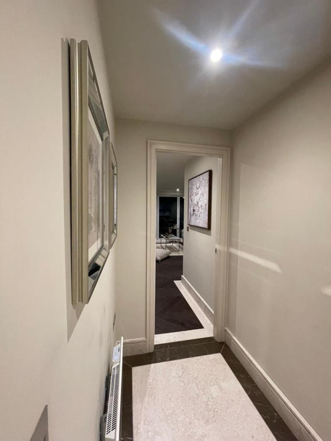 Sophisticated 1Br, 1 Ba Chigwell Designer Flat Chcl F2 Apartment ภายนอก รูปภาพ