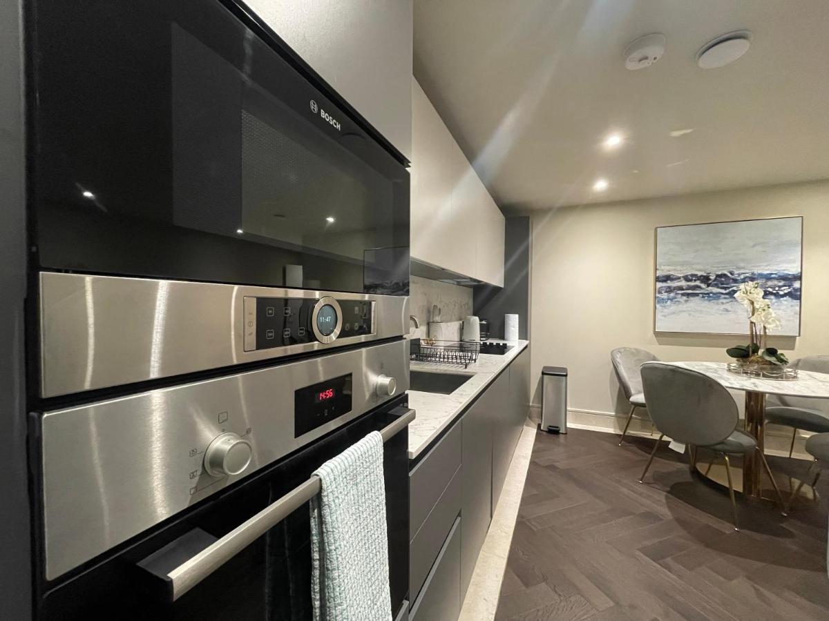 Sophisticated 1Br, 1 Ba Chigwell Designer Flat Chcl F2 Apartment ภายนอก รูปภาพ