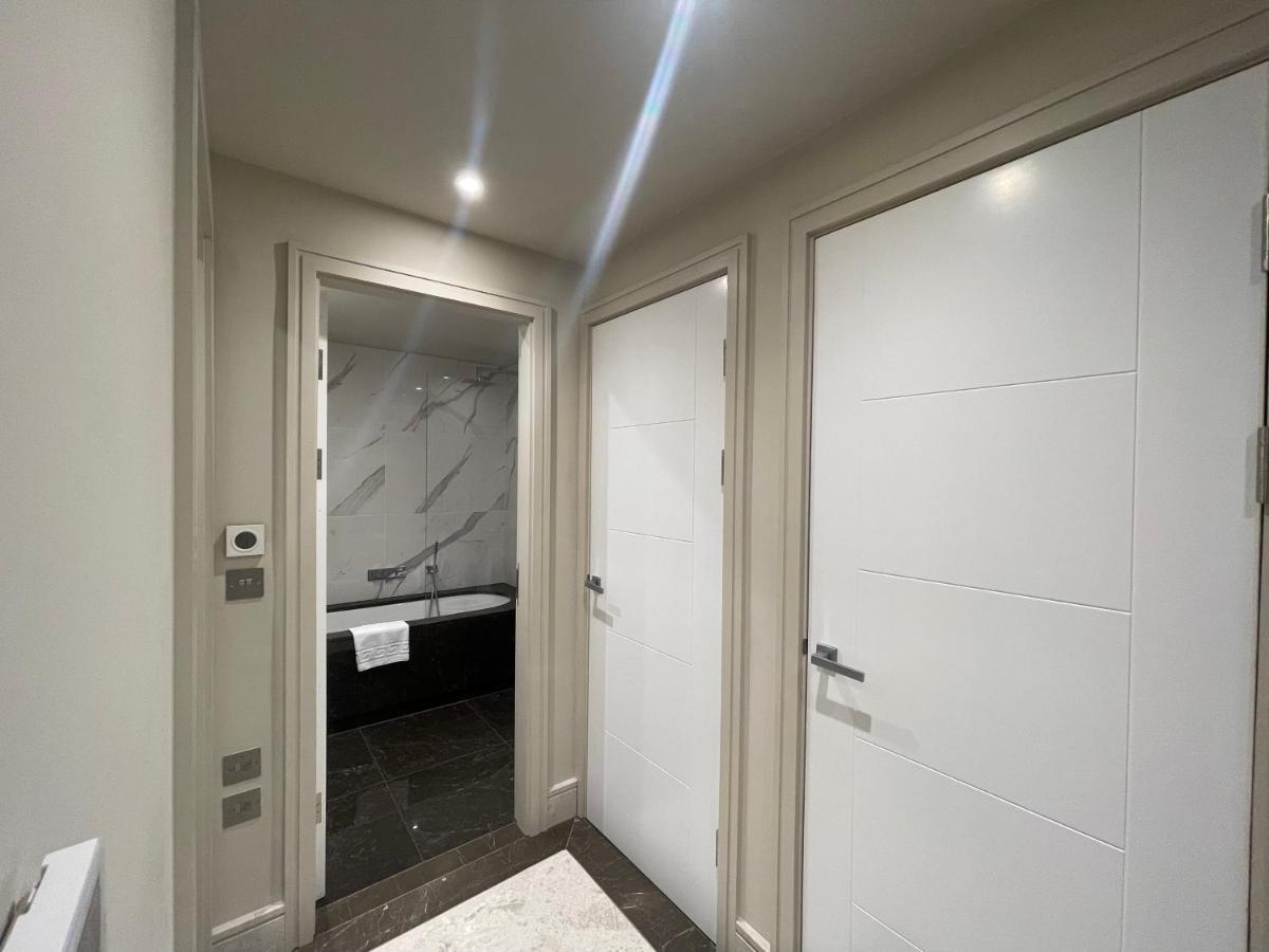 Sophisticated 1Br, 1 Ba Chigwell Designer Flat Chcl F2 Apartment ภายนอก รูปภาพ