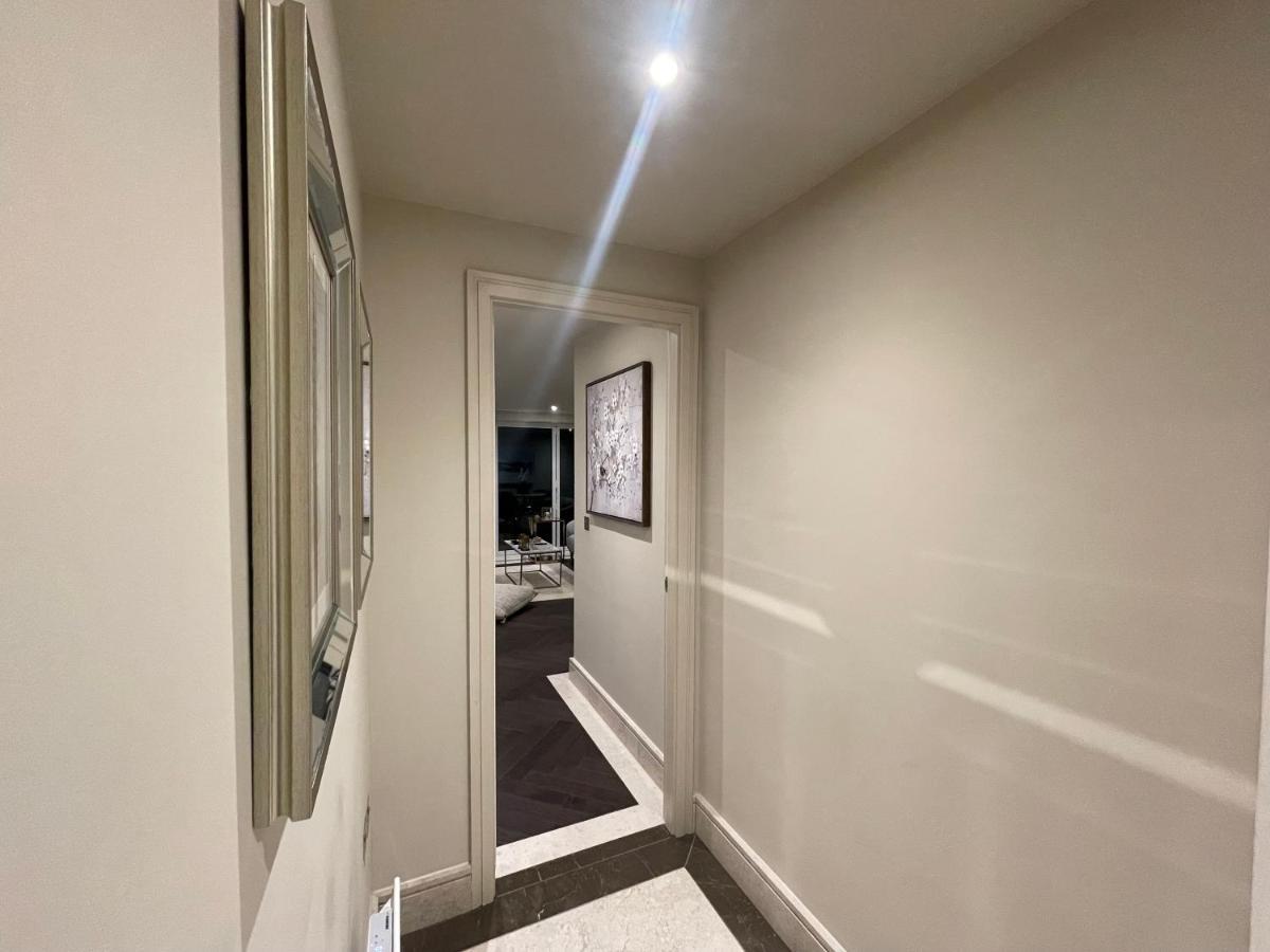 Sophisticated 1Br, 1 Ba Chigwell Designer Flat Chcl F2 Apartment ภายนอก รูปภาพ