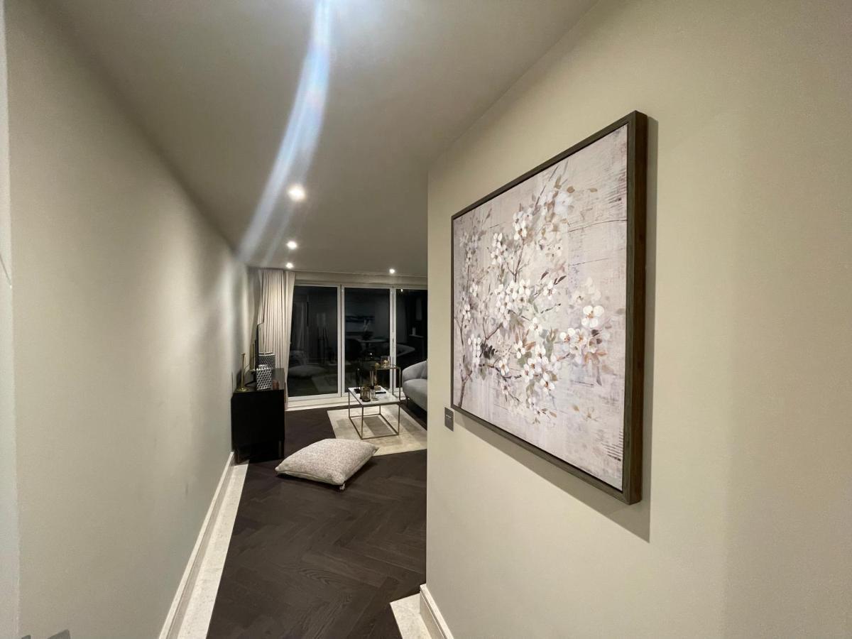 Sophisticated 1Br, 1 Ba Chigwell Designer Flat Chcl F2 Apartment ภายนอก รูปภาพ