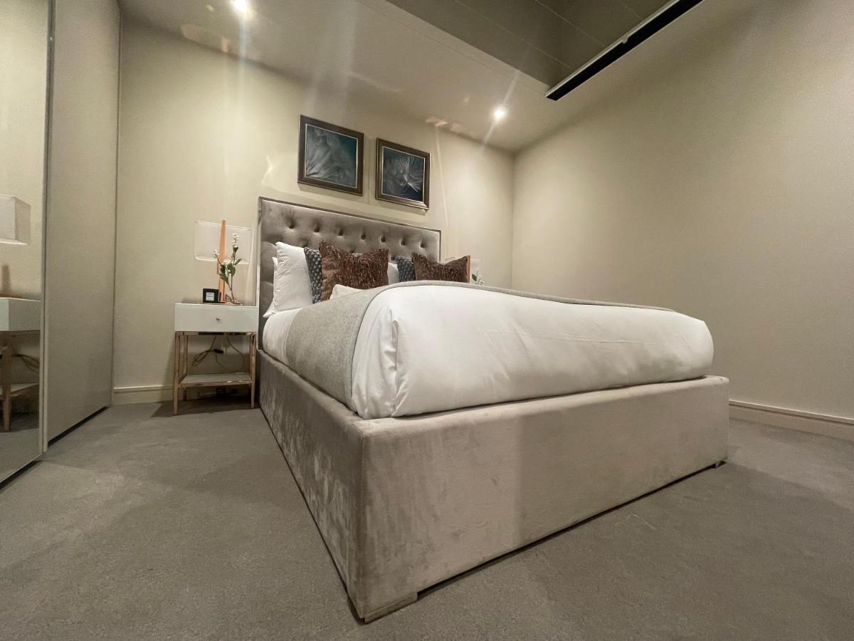 Sophisticated 1Br, 1 Ba Chigwell Designer Flat Chcl F2 Apartment ภายนอก รูปภาพ