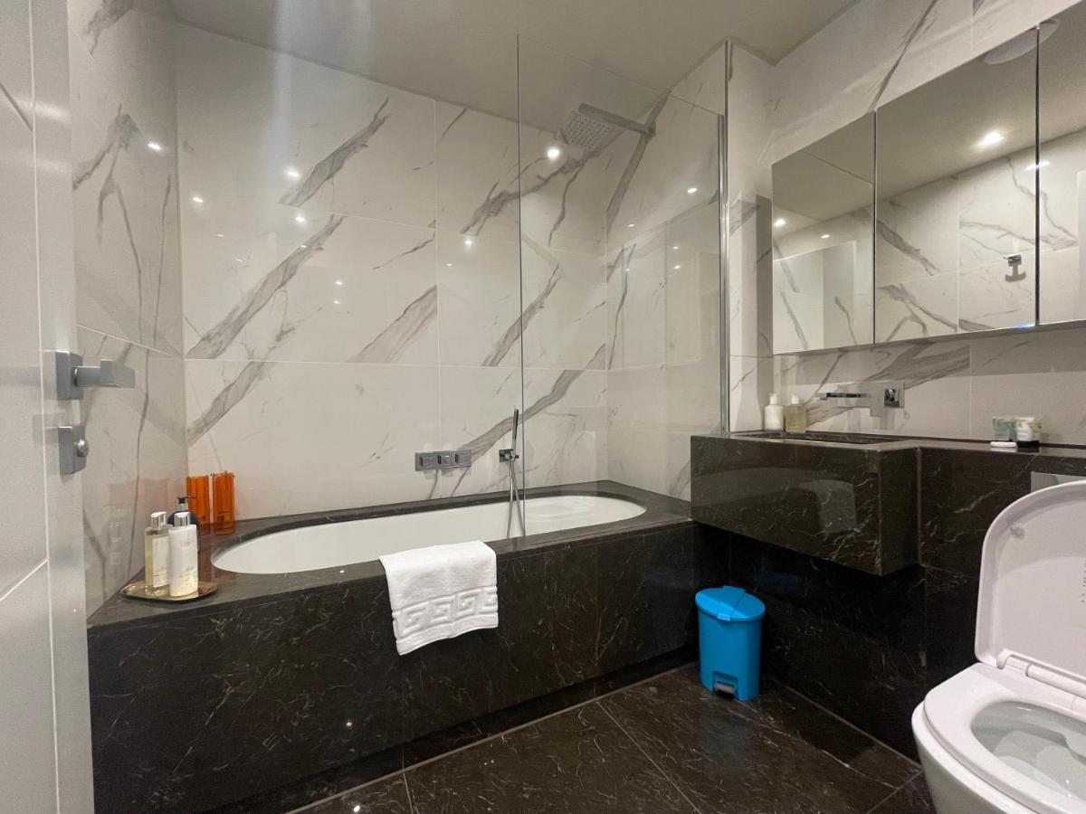 Sophisticated 1Br, 1 Ba Chigwell Designer Flat Chcl F2 Apartment ภายนอก รูปภาพ